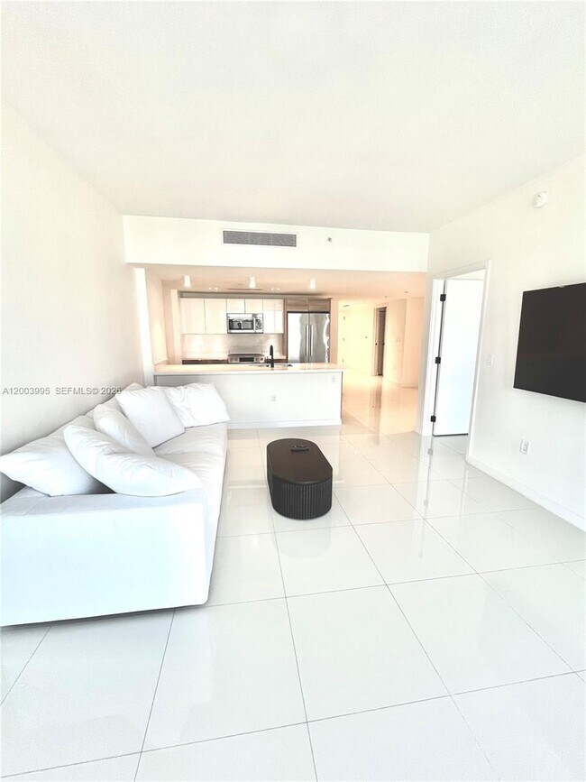 Building Photo - 9940 W Bay Harbor Dr