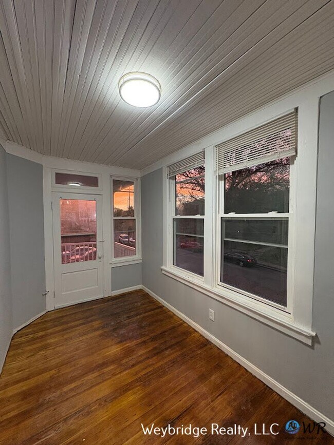 Building Photo - 923 Rogers Pl