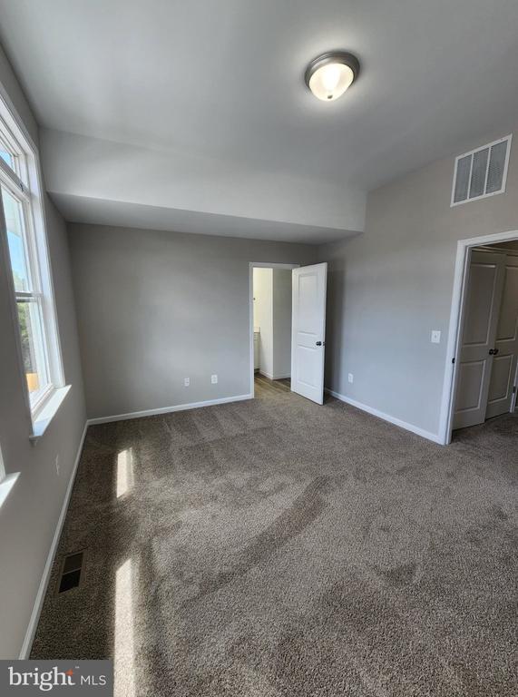 Building Photo - 111 Coralyrose Ct