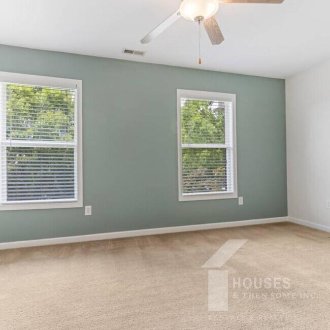 Building Photo - 112 Asteria St
