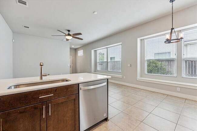Building Photo - 5412 Gooding Dr