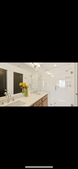 Building Photo - 11449 S Abbey Mill Dr