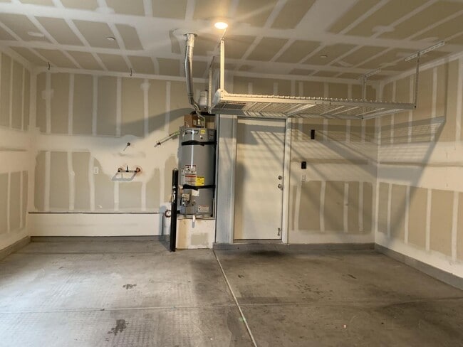 Building Photo - 3 Bedroom townhome in Mountains Edge