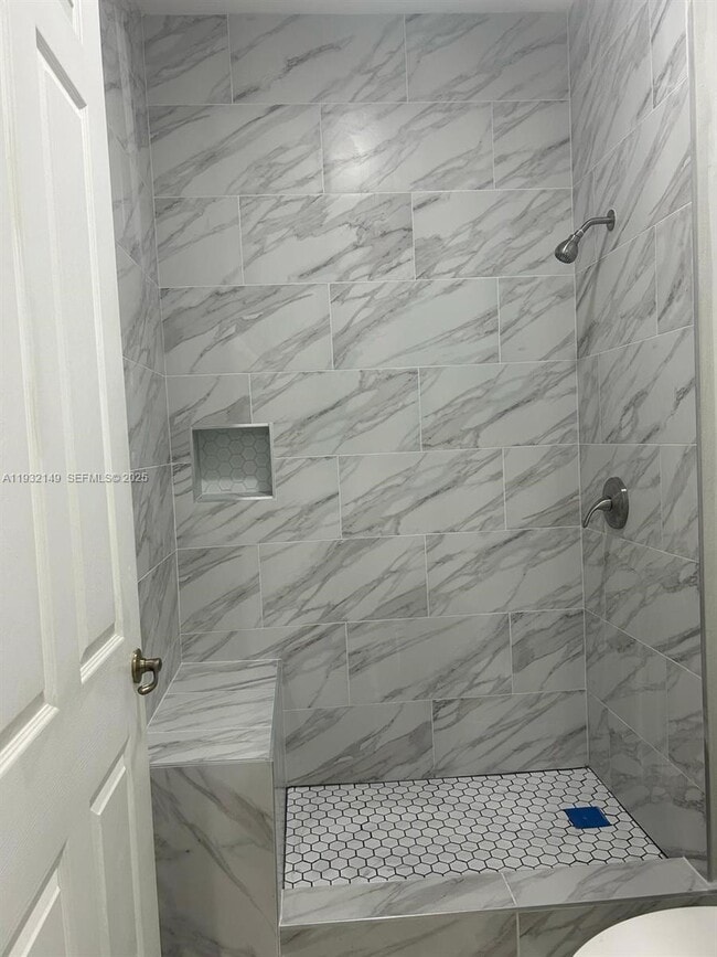 Building Photo - 4295 NE 10th Ct