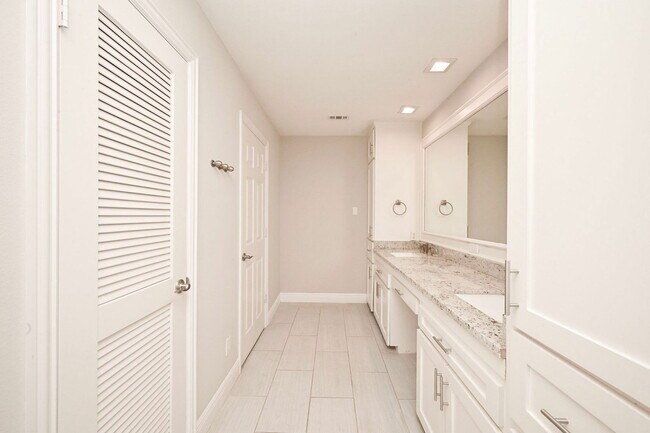 Building Photo - 414 Fox Briar Ln