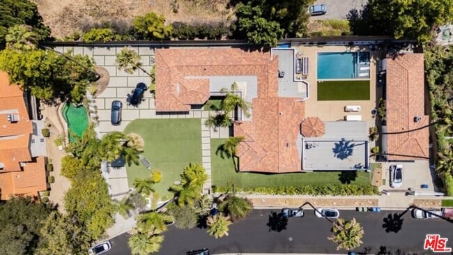 Building Photo - 17520 Embassy Dr