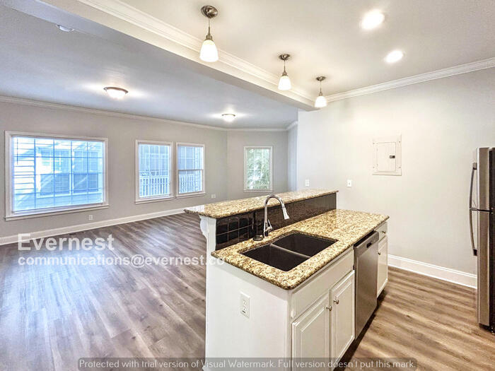 Building Photo - 992 Lena St NW