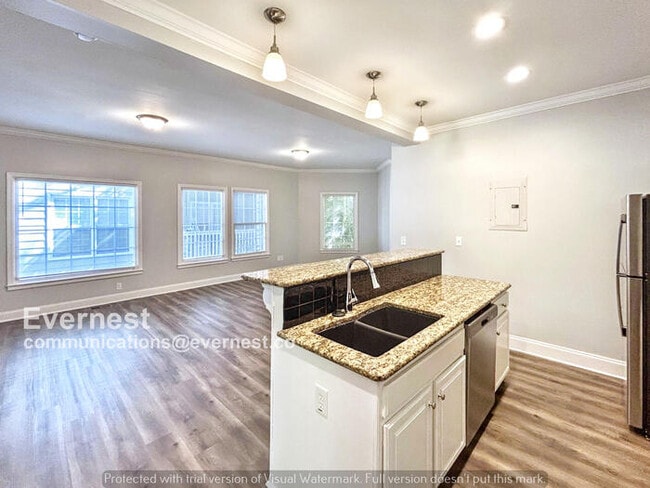 Building Photo - 3 Bed/2.5 Bath Home with Laundry Hookups / Pet-Friendly