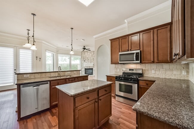 Building Photo - 11025 Robin Hood Ct