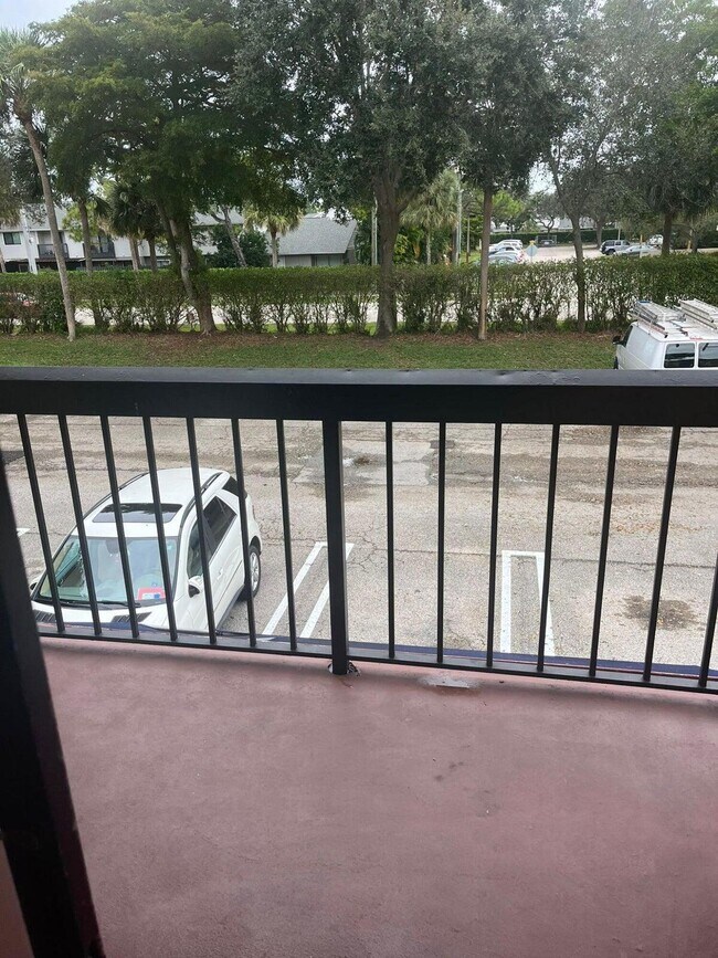 Building Photo - 6053 10th Ave N