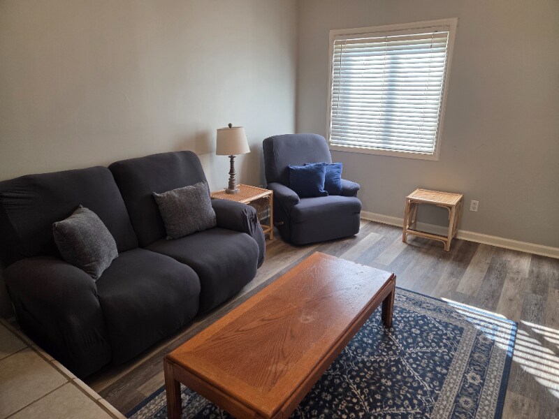 Building Photo - 561 Brookside Ct