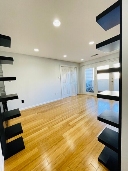 living room - entrance to Den - 6423 Richmond Hwy