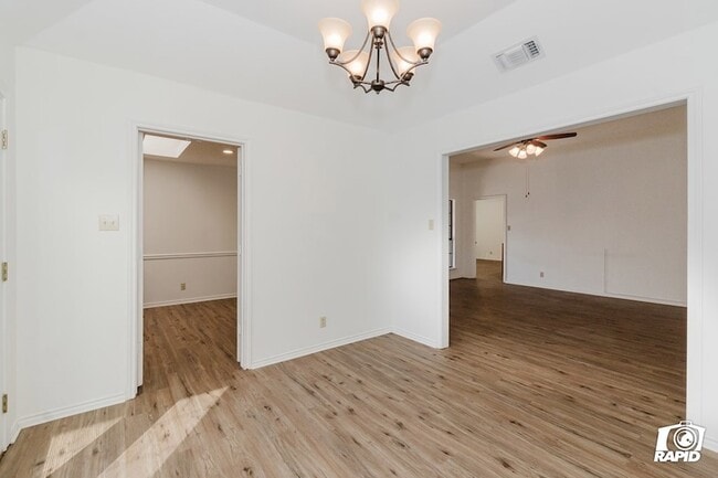 Building Photo - 4911 Sherwood Dr