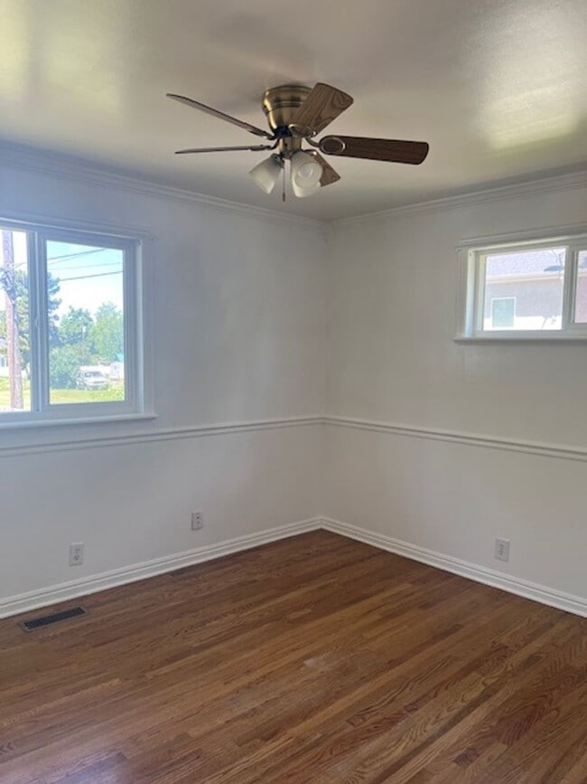 Building Photo - Kaysville 4 Bedroom, 2.5 Baths, big 2 car ...