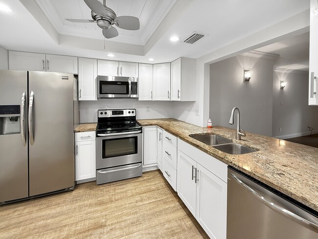 Building Photo - 6110 Whiskey Creek Dr