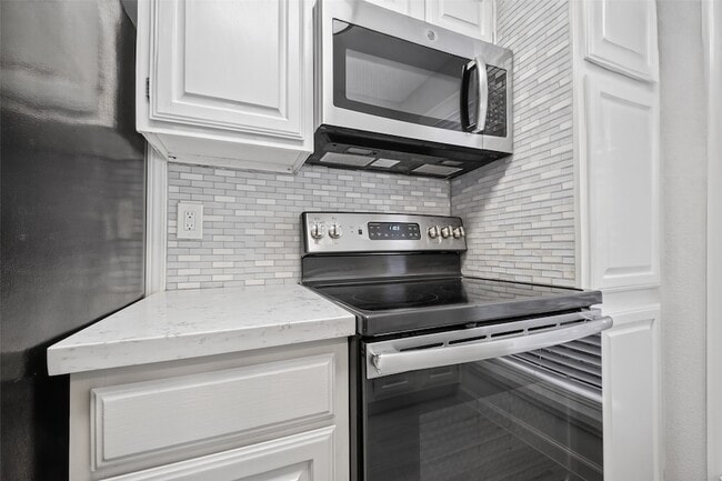 Building Photo - 1311 Antoine Dr