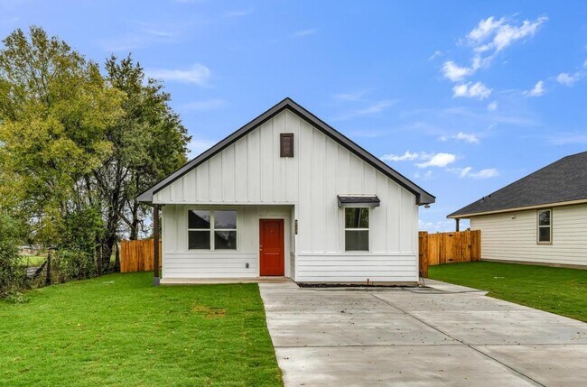 Building Photo - 317 W Martin LutherKing Dr