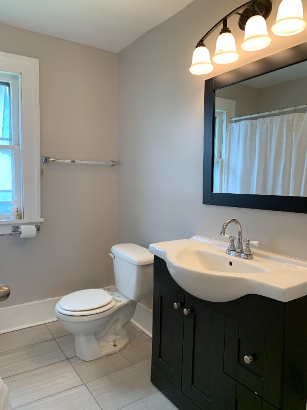 Building Photo - 364 Inglewood Dr