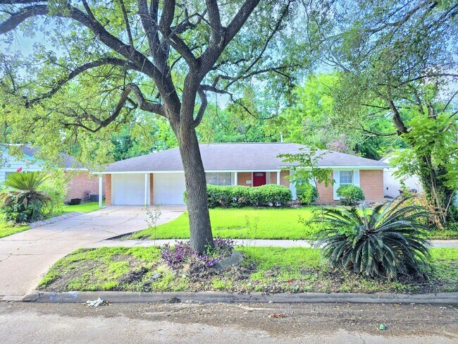 Primary Photo - 5922 Densmore Dr