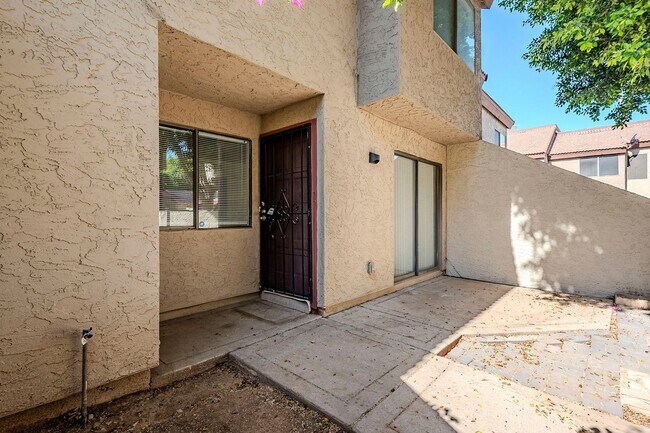 Building Photo - 3 bedroom townhome for rent