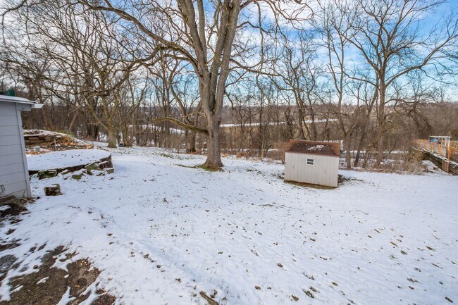 Building Photo - COZY 2 BEDROOM GEM IN THE MONROEVILLE NEIG...