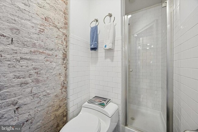 Building Photo - 916 Clinton St