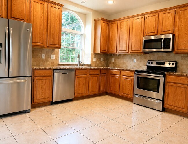 Building Photo - 14218 Swallowfield Dr