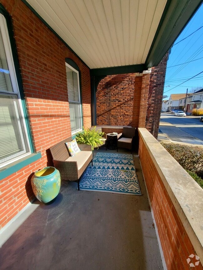Building Photo - Sharpsburg Duplex