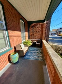 Building Photo - Sharpsburg Duplex