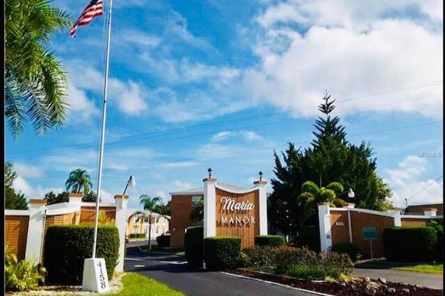 ENTRANCE - 4158 Tamiami Trl