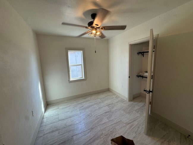 Building Photo - 4 Bed 2 Bath Home