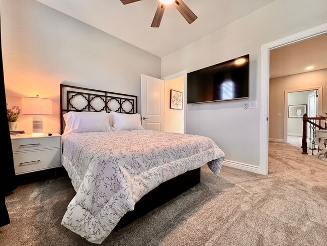 Building Photo - Luxury Home Incredible master suite Liberty Twp OH