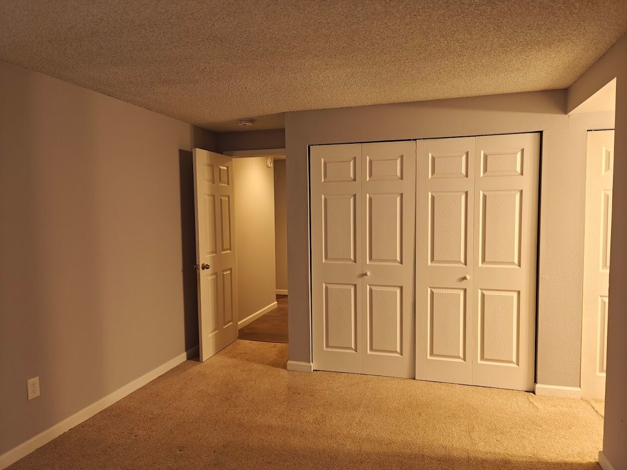 Building Photo - 611 SW 5th Ct