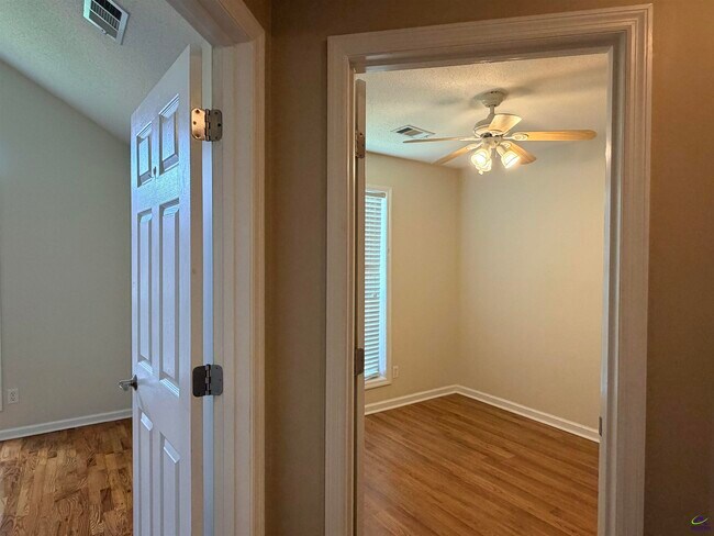 Building Photo - 106 Quail Hollow Dr