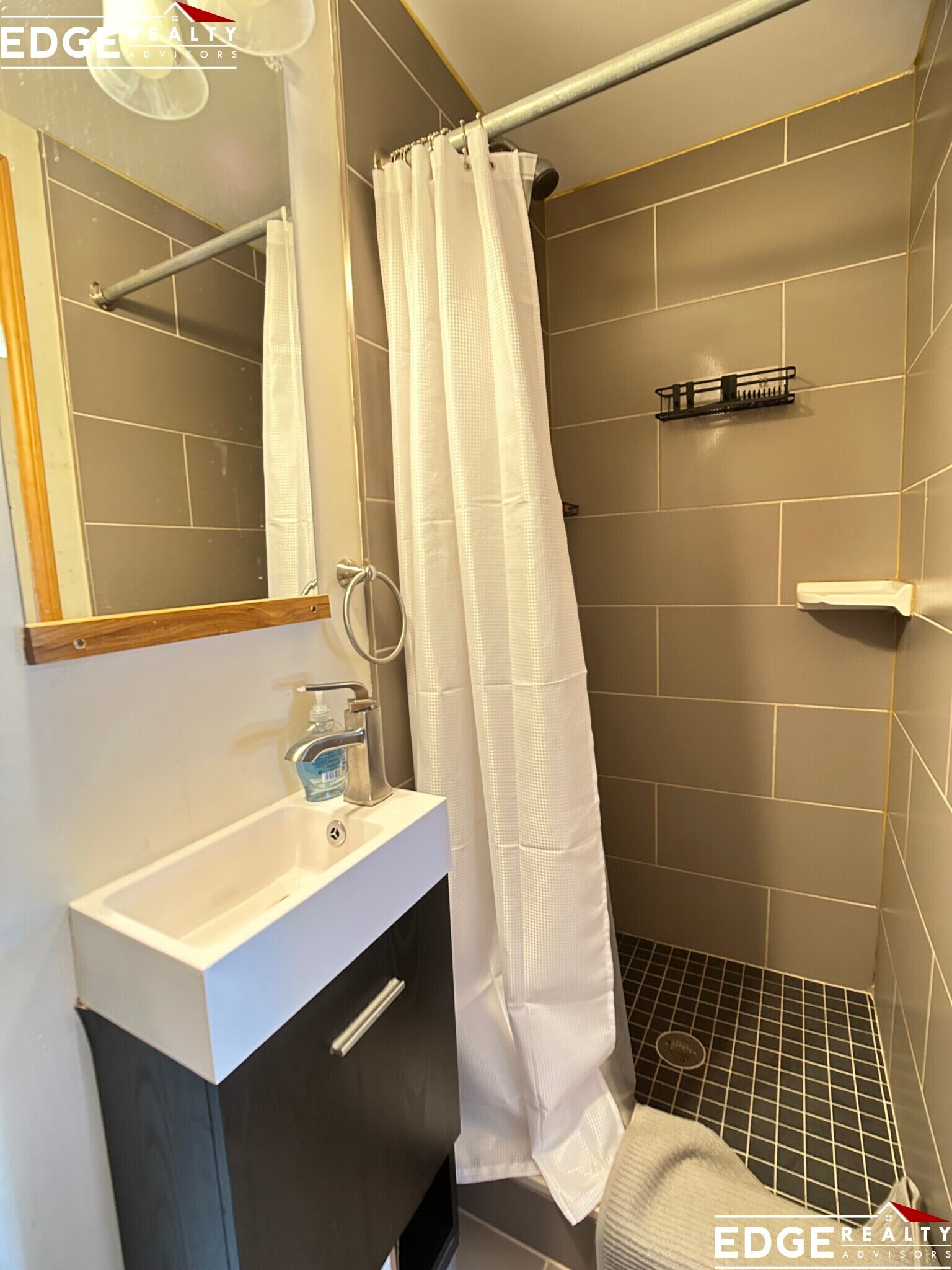 Building Photo - 34 Bentley St