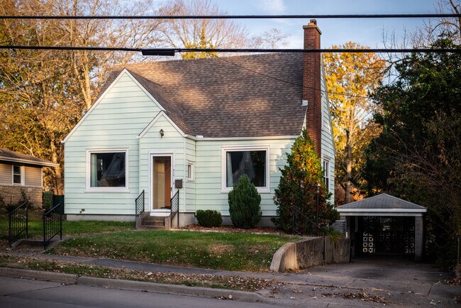 Building Photo - 818 Perry Ave