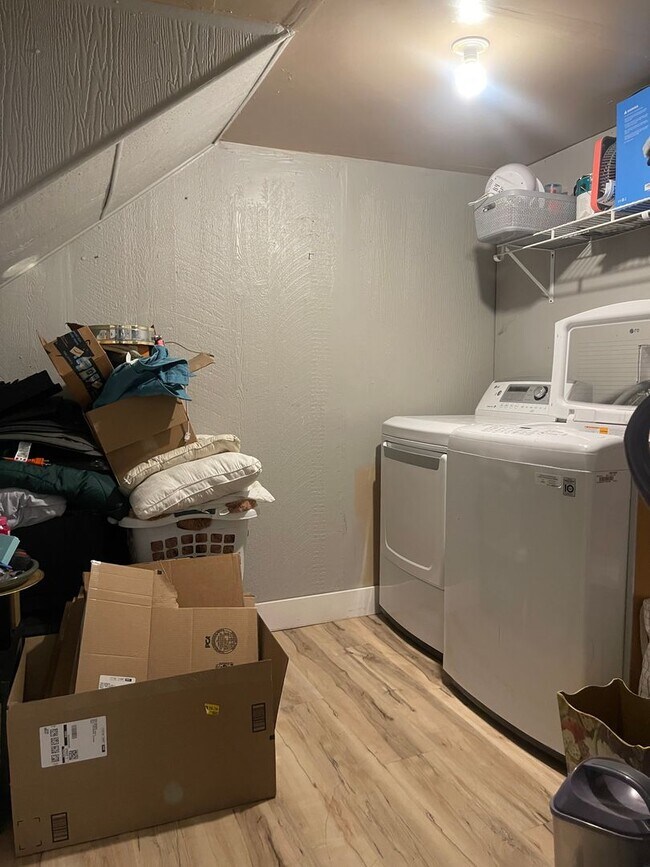 Building Photo - Updated 2 Bedroom 1 Bathroom Lower Level Apartment in Bungalow in Denver's Barnum Neighborhood