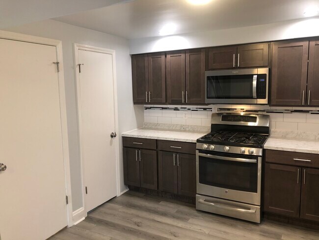 Building Photo - 488 Caroline Street