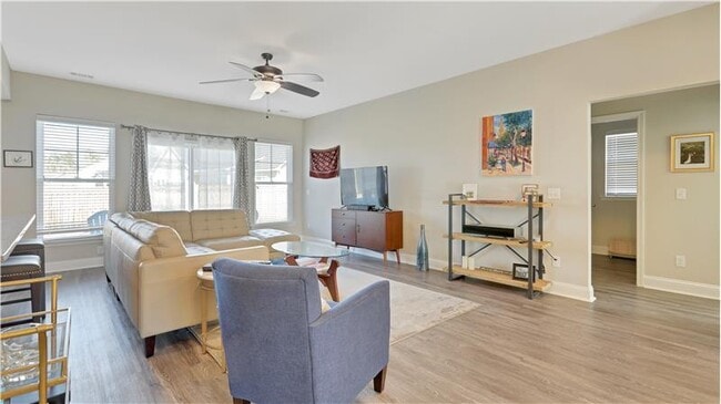 Building Photo - 170 Whitaker Way N