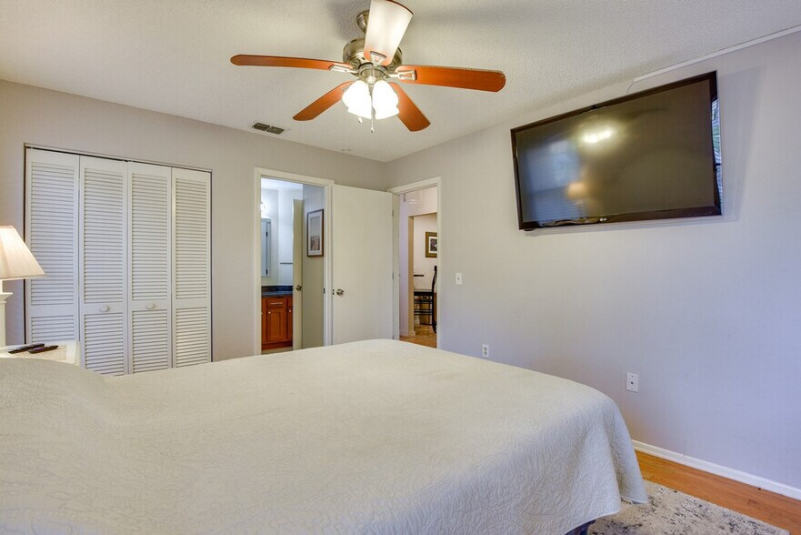 Building Photo - 7511 4th Ave W