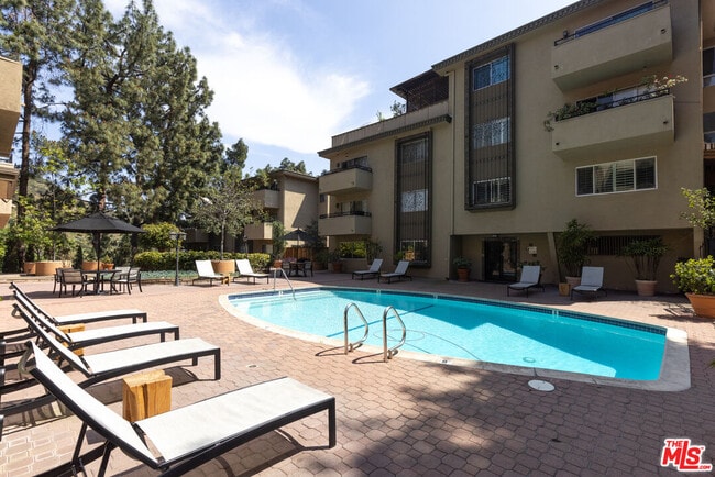 Building Photo - 6708 Hillpark Dr