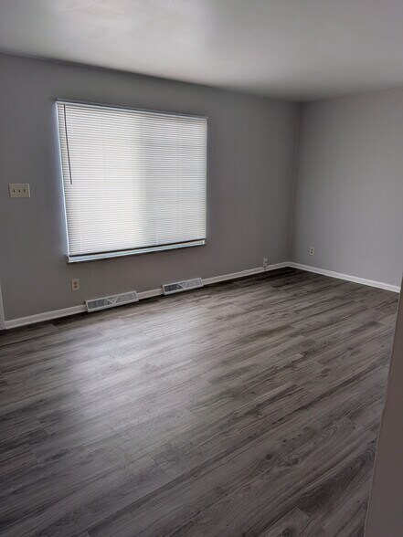 Living Room - 2863 Cedar Hill Rd