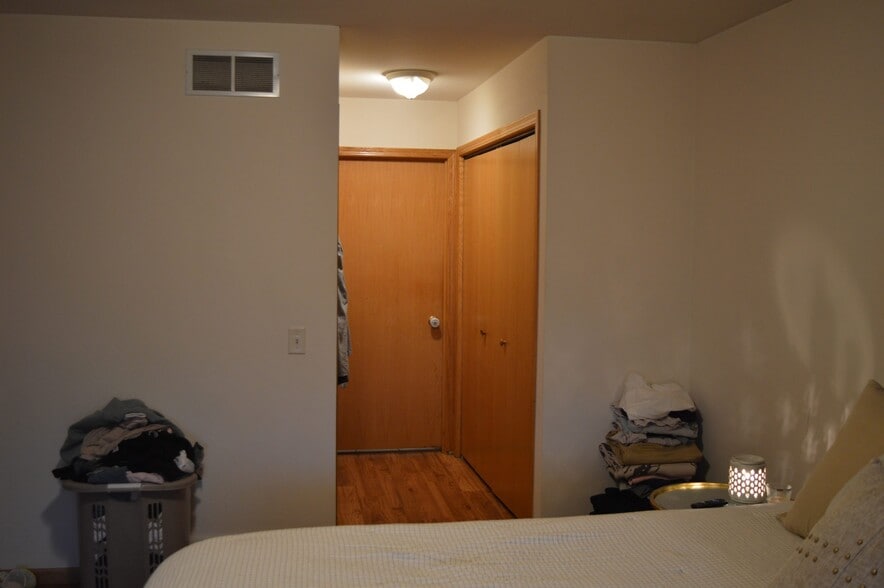 Building Photo - 1043 N Thompson Dr