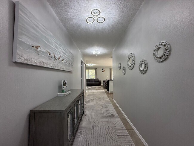 Building Photo - Beautiful updated 3 bedroom 2 bathroom home in Bayberry Lakes