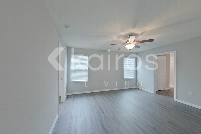 Building Photo - 8670 SW 43rd Ter