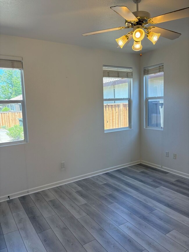 Building Photo - Beautiful & Bright Home in Peaceful 55+ Sa...