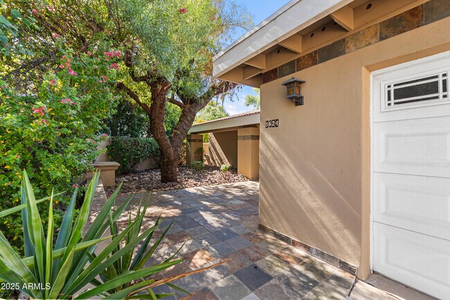 Building Photo - 8624 N Timberlane Dr