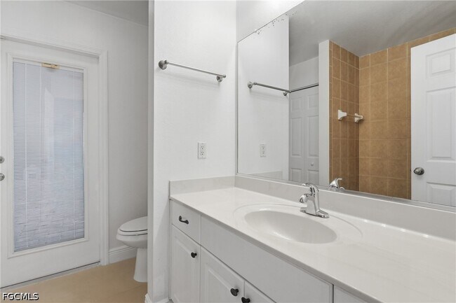 Building Photo - 3016 NW 6th Pl