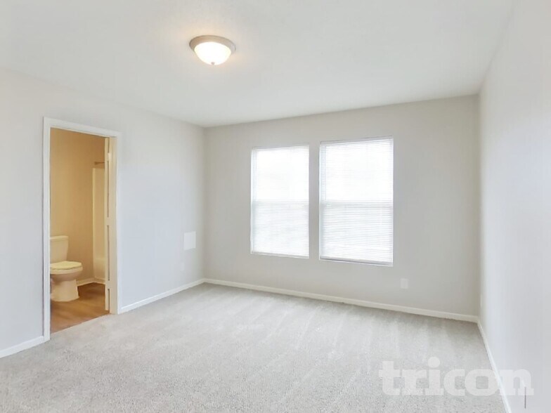 Building Photo - 454 Bourneside Dr