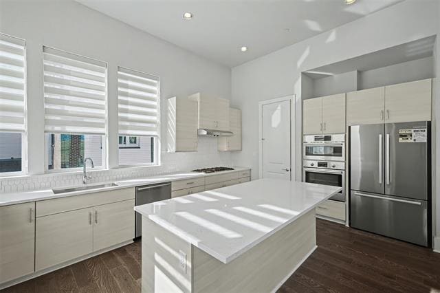 Building Photo - 381 E Greenbriar Ln